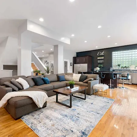 Spacious Luxury Retreat 8 Bed Oasis With 6 Baths